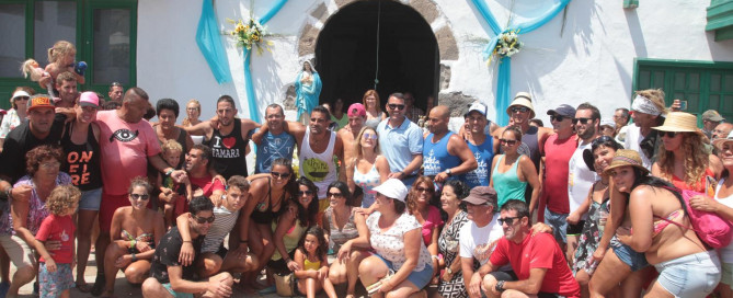 Famara veneró a su patrona y despidió su gran fiesta con la tradicional verbena del agua