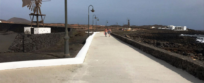 Costa Teguise estrena nueva avenida en Los Charcos y rampas de acceso en Las Cucharas y Playa Bastián