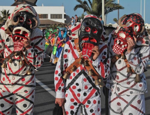 El Encuentro de Murgas infantiles y adultas marca el inicio del carnaval de Costa Teguise