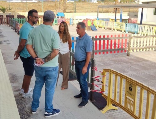 El Ayuntamiento mejora el parque infantil del colegio de Costa Teguise