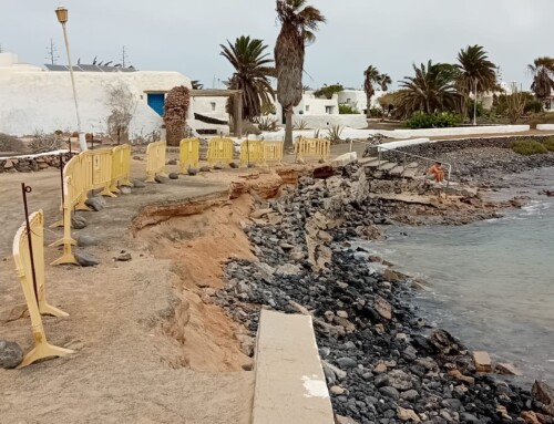 El Ayuntamiento de Teguise inicia la recuperación del muro de Pedro Barba, en La Graciosa