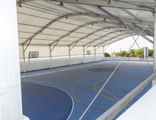 El Ayuntamiento de Teguise recepciona la nueva estructura de sombra en el CEIP Costa Teguise
