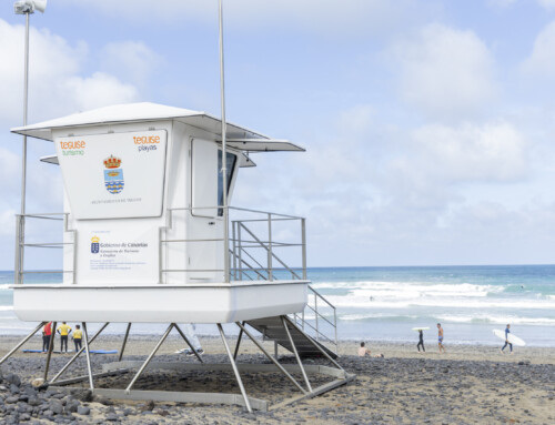 Teguise refuerza la vigilancia en sus playas con nuevos puestos y torres de socorrismo
