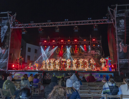 El Encuentro de Murgas Adultas llena de sátira y humor el Carnaval de Costa Teguise