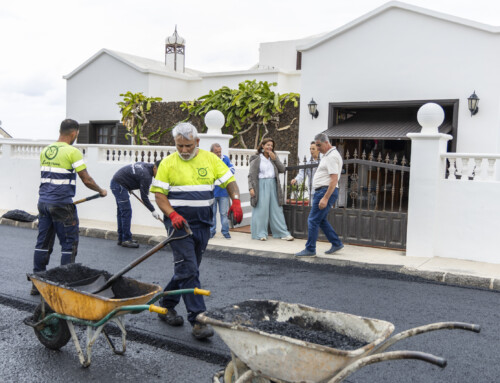 El Ayuntamiento de Teguise continúa el Plan de Asfaltado en más de veinte de calles de Tahiche