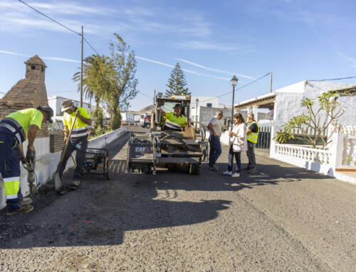 El Ayuntamiento de Teguise inicia el asfaltado de las principales calles de Muñique