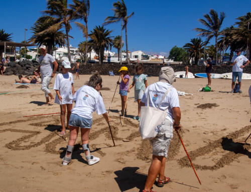 Teguise une inclusión y compromiso ambiental en una jornada de voluntariado que reúne a 27 participantes en Costa Teguise