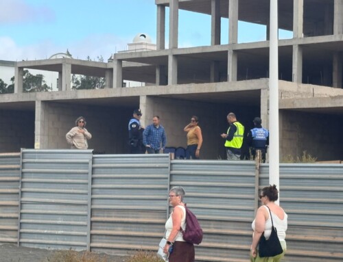 El Ayuntamiento de Teguise actúa en la parcela 216 de Costa Teguise para reforzar la seguridad de la zona