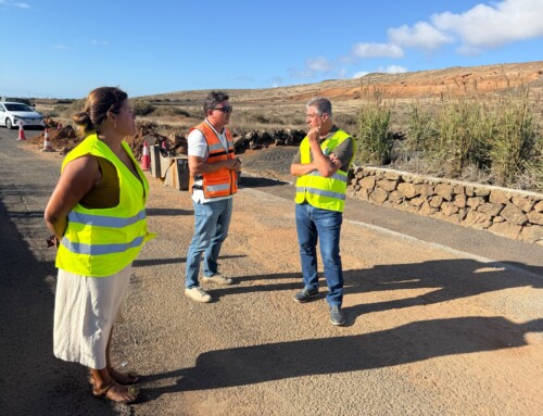 El Ayuntamiento de Teguise inicia el reasfaltado en las calles principales de Los Valles
